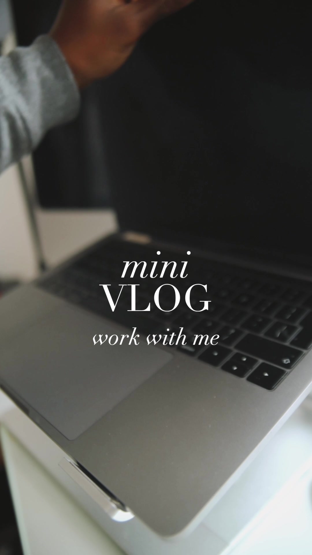 Planning a working week with Notion in a TikTok mini vlog.